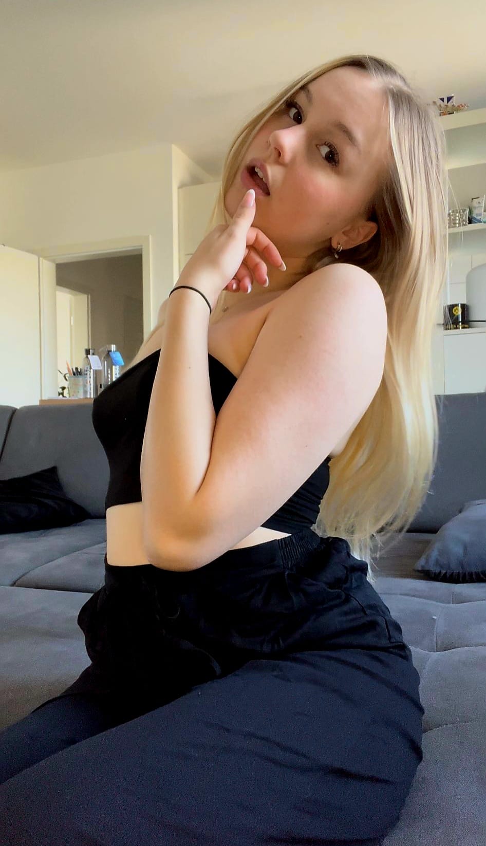 https://onlyfans.com/kinkysweetie6_9 5$ a month