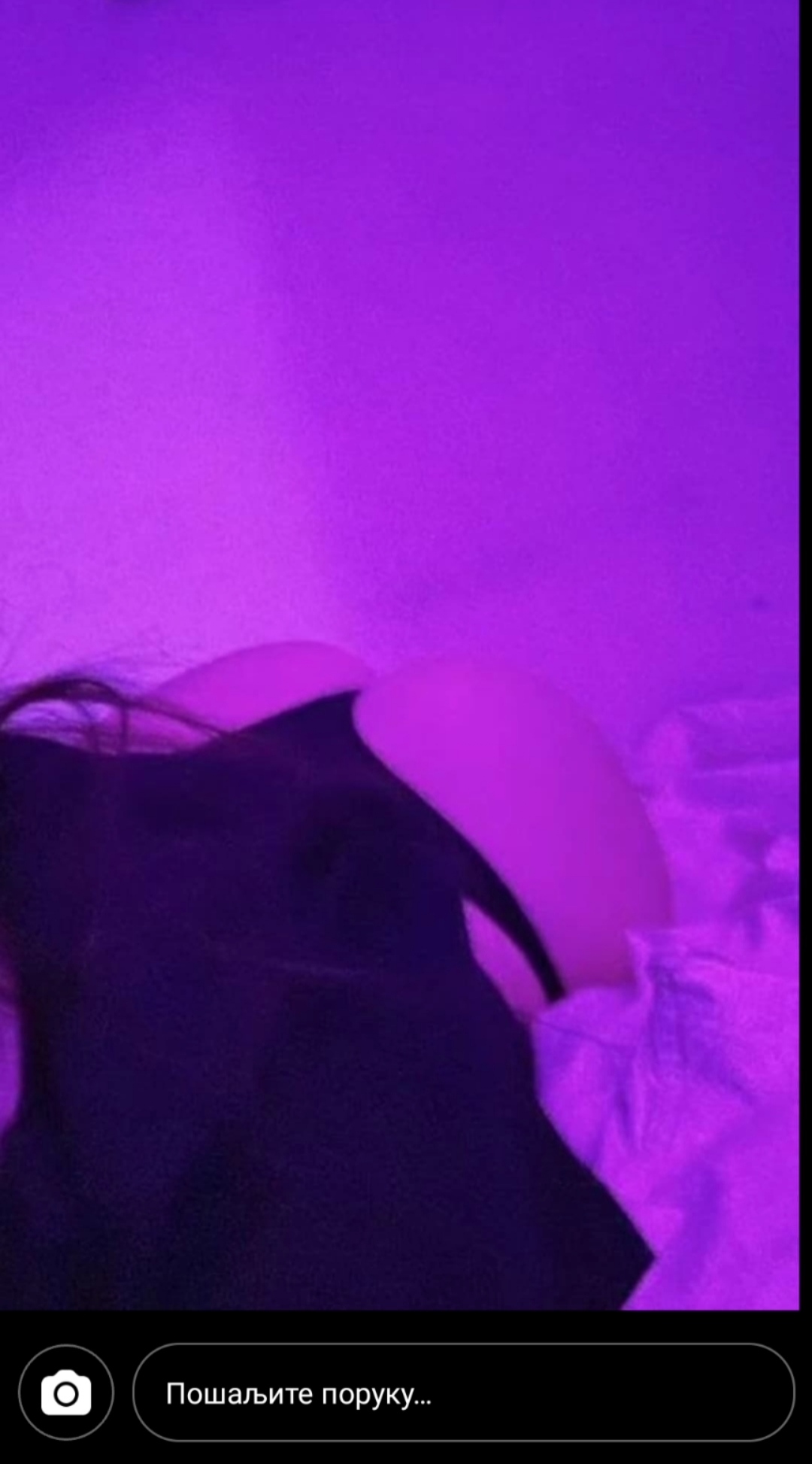 Milfara voli da se slika nevaljalo