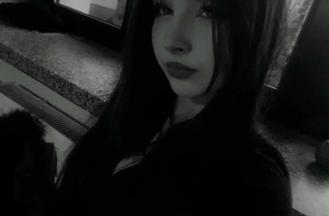 You want to cum on my little face?